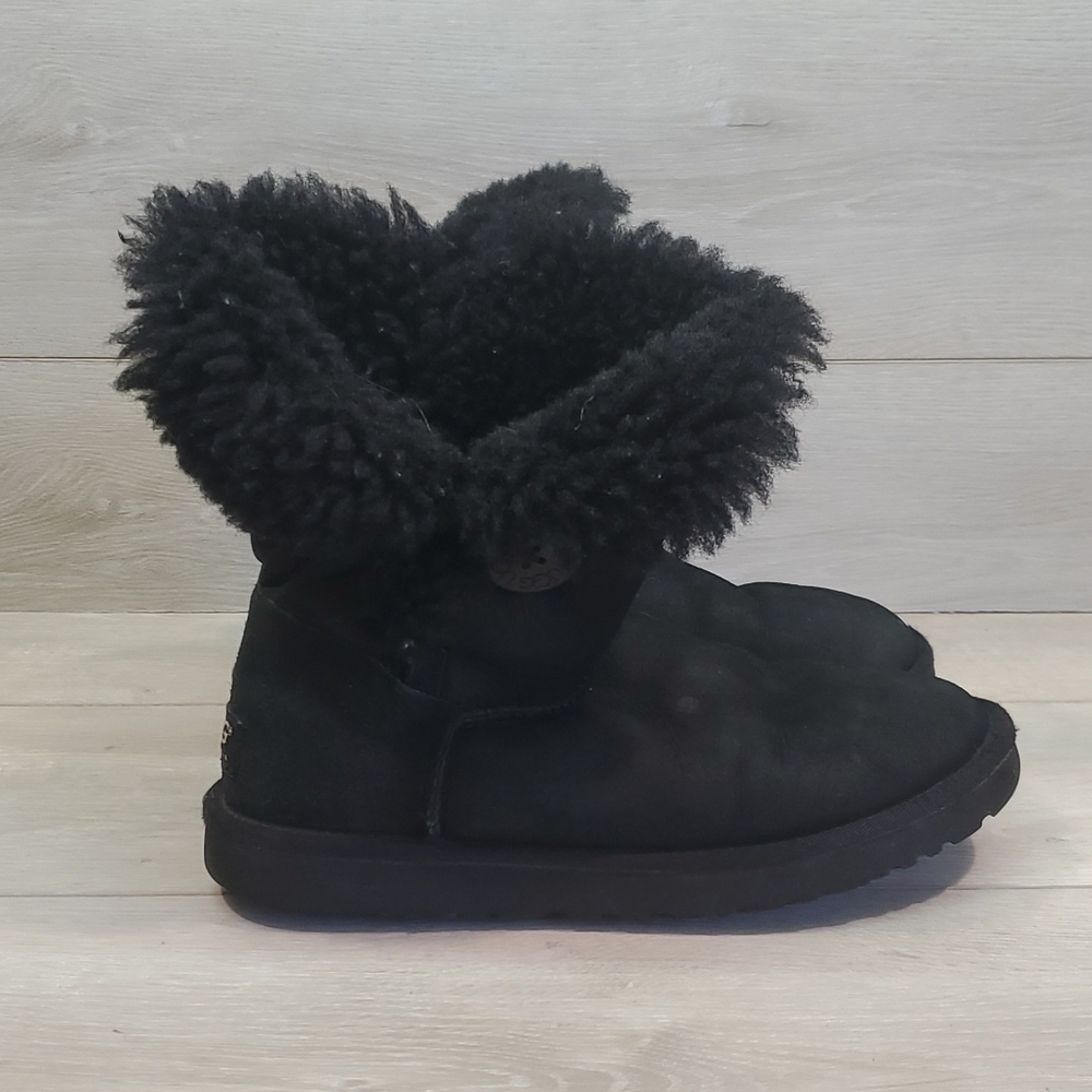 Ugg Australia Women Bailey Button Short Winter Boots sz 8